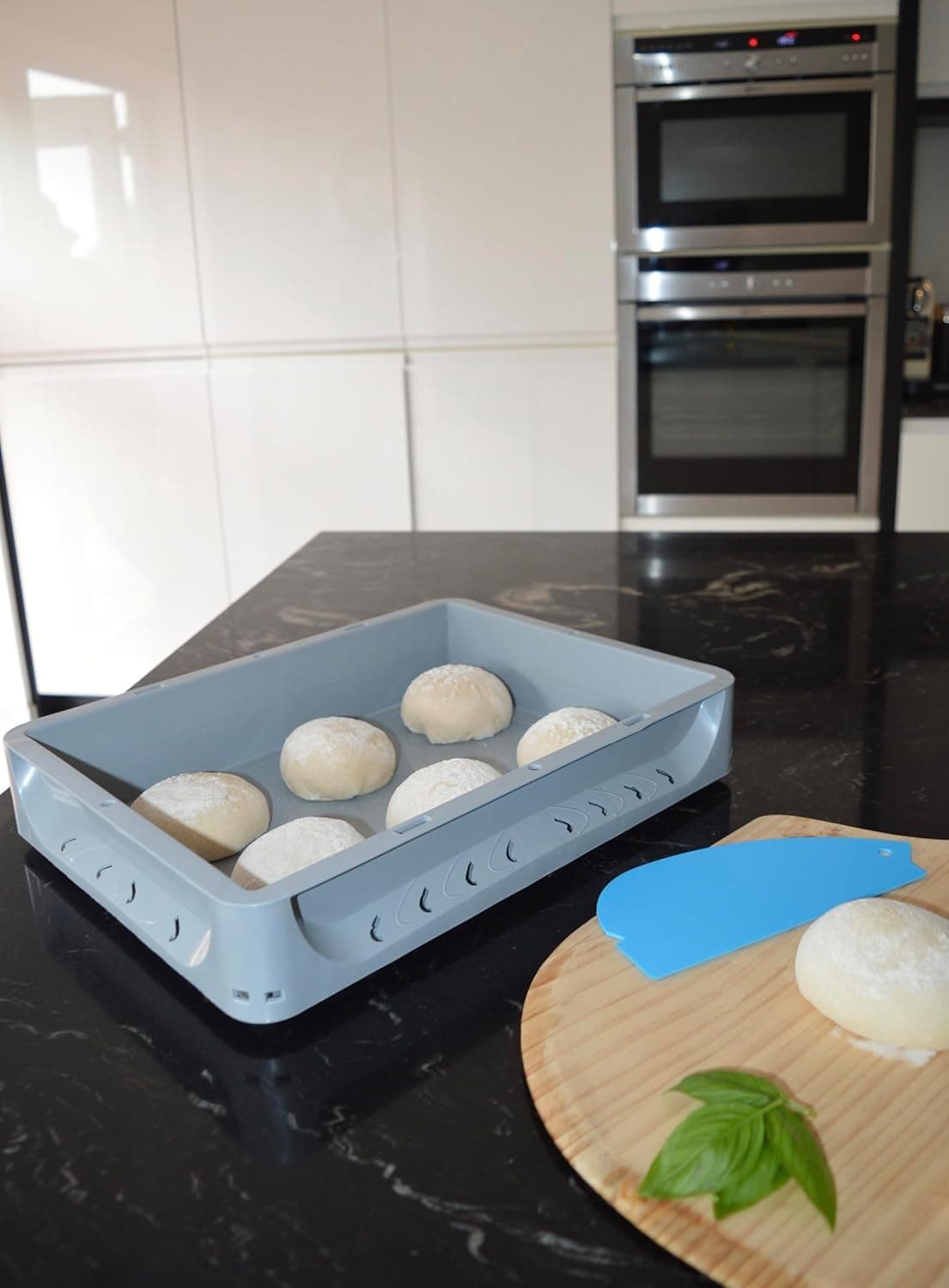 Solent Plastics 7 litre pizza dough proofing tray with lid